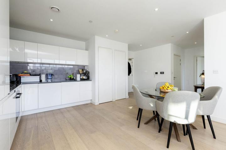 Beautiful 2 bed 2 bath in the popular development in Royal Wharf Admiralty Avenue, Royal Wharf